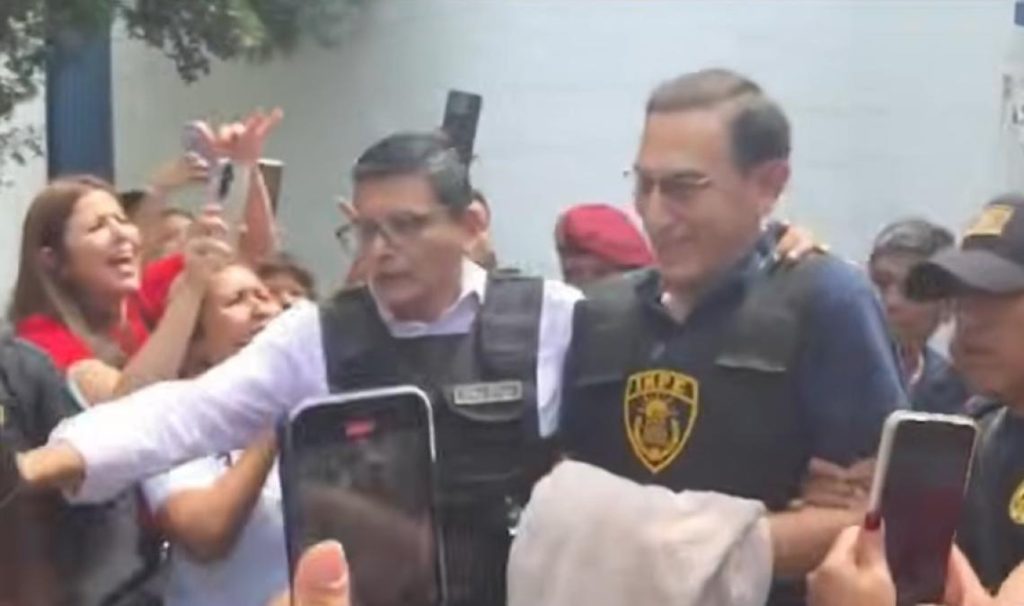 Martín Vizcarra returns to the Barbadillo prison after receiving a medical discharge for kidney surgery