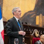 Medical societies throw "flowers and eggs" at Abinader's speech