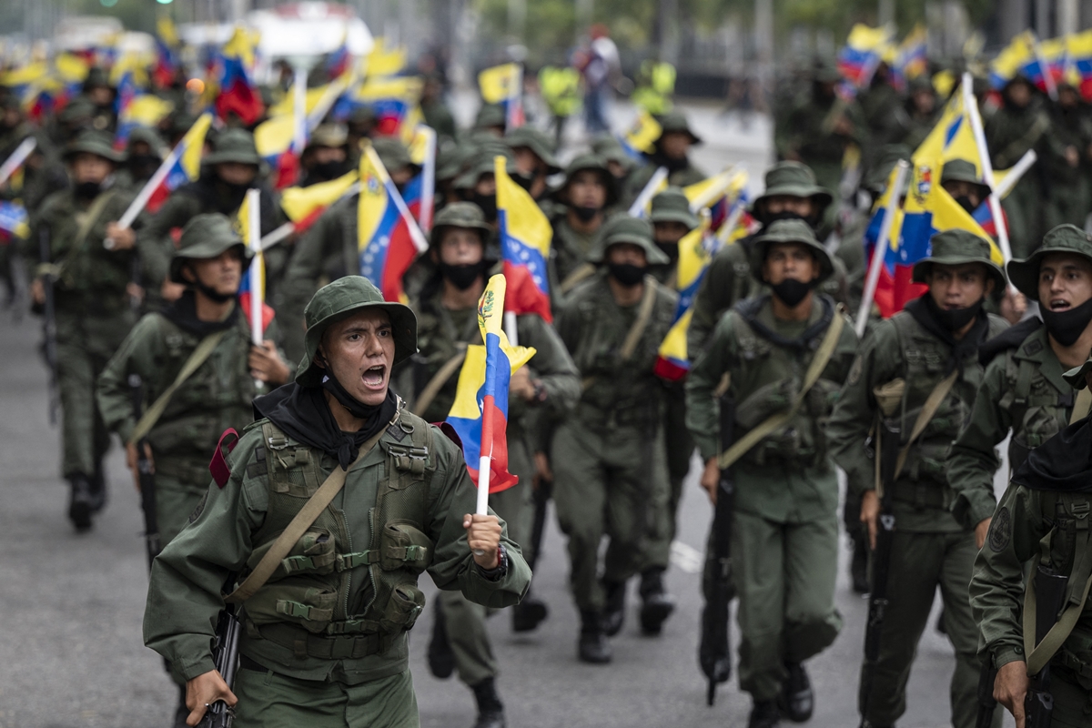 Military proposes a six-month transition to reorganize the Armed Forces and eliminate politicized structures