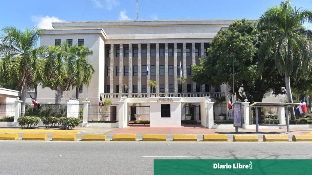 Minerd condemns assault on a teacher at the Juan Pablo Duarte High School