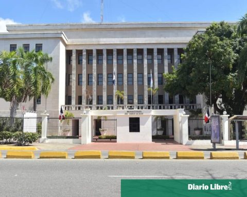 Minerd condemns assault on a teacher at the Juan Pablo Duarte High School