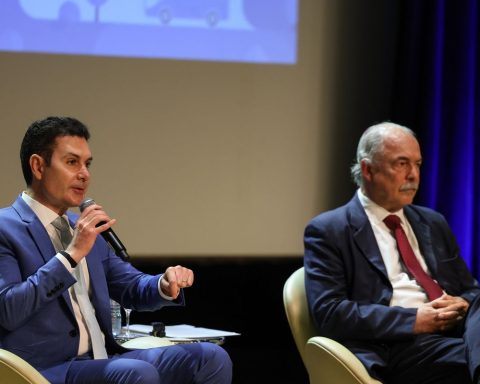 Ministers defend more partnerships in infrastructure investments