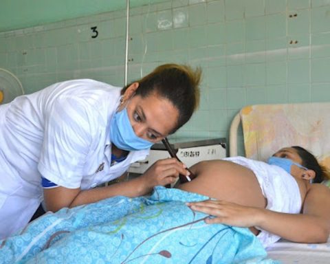 More than 32 thousand pregnant women in Cuba are at risk due to the US oil blockade, according to the Minsap