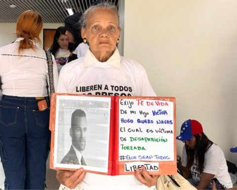 Mother of Víctor Quero Navas asks for proof of life after 14 months of detention without information