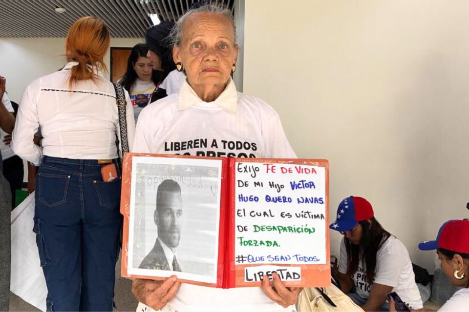 Mother of Víctor Quero Navas asks for proof of life after 14 months of detention without information