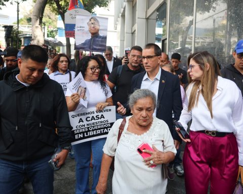 National Assembly received relatives of political prisoners for consultation on the amnesty law