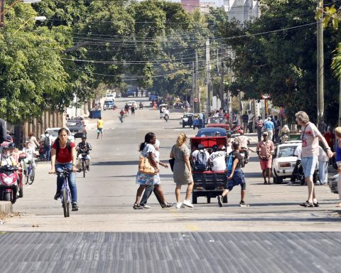 “Nothing justifies the suffocation of a population,” says UN High Commissioner for sanctions against Cuba