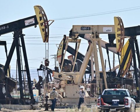 Oil prices decline amid prospect of talks between Iran and the US