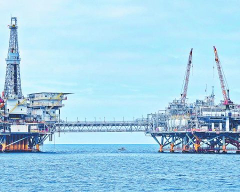 Oil prices fall due to Trump's optimism about dialogue with Iran