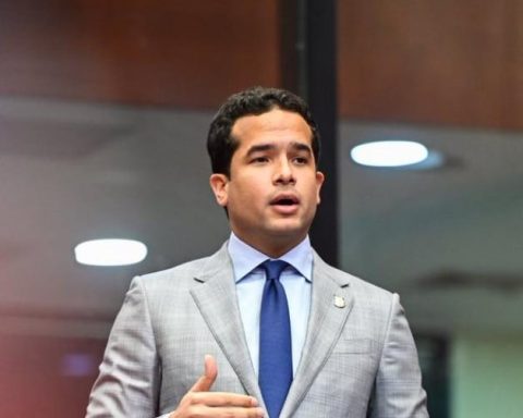 Omar Fernández afirma que apagón evidencia «descuido estructural» de las autoridades