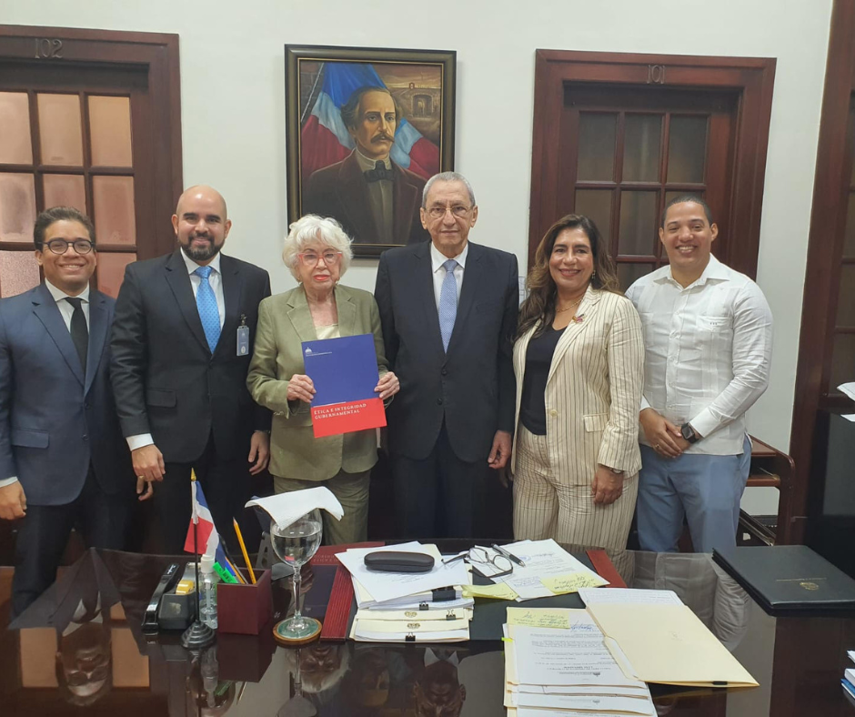 Ortiz Bosch submits preliminary projects to create the National Integrity System