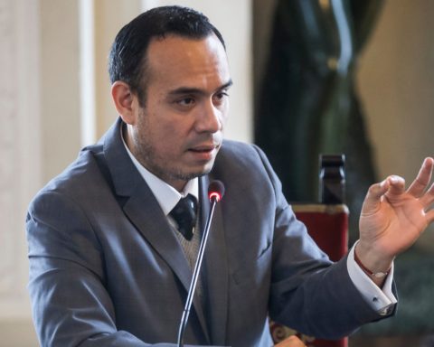 Oversight Commission approves asking the Plenary for powers to investigate José Jerí for Chifagate