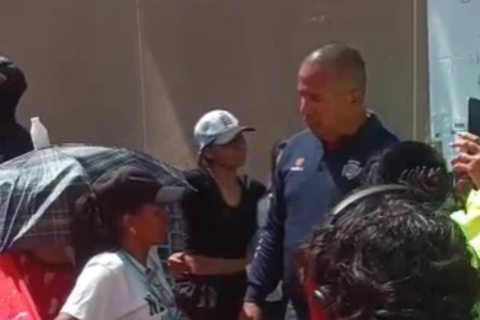 PNB officials try to stop protests by relatives of political prisoners in Zone 7