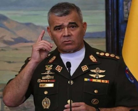 Padrino López exalts the resilience and loyalty of the Fanb 34 years after 4F