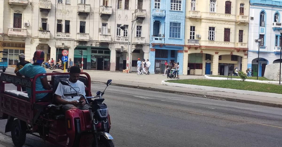 Pedicabs and electric tricycles move goods in a Havana paralyzed by the energy crisis