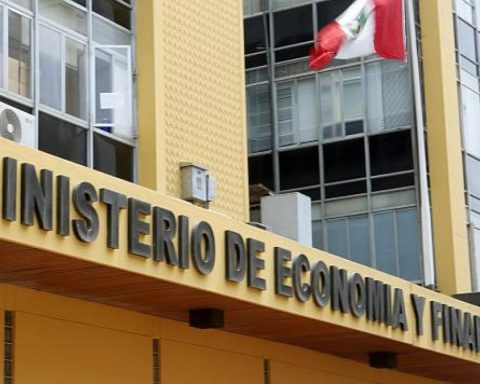 Peru met fiscal deficit goal after two years