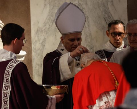 Ayer inició la Cuaresma con el Miércoles de Ceniza. efe