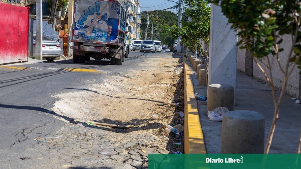 Potholes, unevenness and blockages aggravate traffic in Santo Domingo