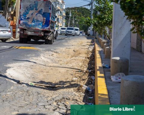 Potholes, unevenness and blockages aggravate traffic in Santo Domingo