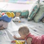 Poverty affects the development of babies from 6 months onwards, research shows