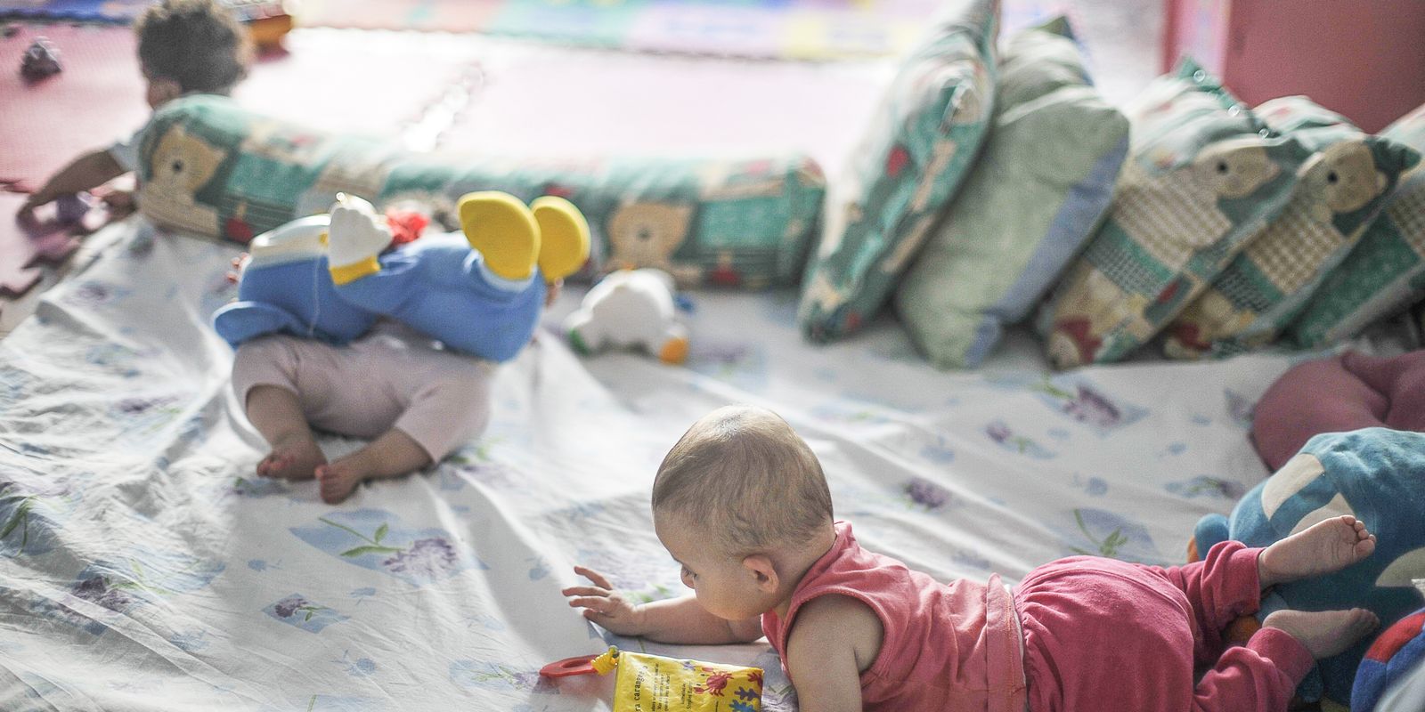 Poverty affects the development of babies from 6 months onwards, research shows