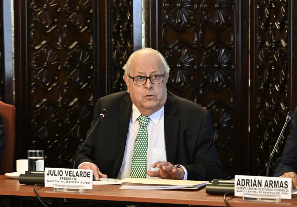 President Balcázar highlights the work of Julio Velarde in the BCR