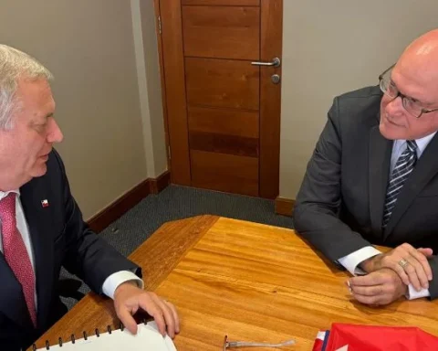 José Antonio Kast (izquierda) y Orlando Gutiérrez-Boronat, en Santiago de Chile, este viernes