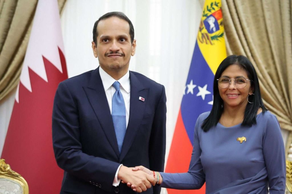 President in charge receives the Prime Minister of Qatar in Miraflores