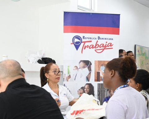 Sector público aportó el 64 % de los 117,978 nuevos empleos creados en el último año