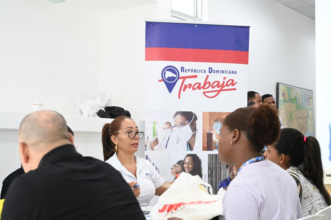 Sector público aportó el 64 % de los 117,978 nuevos empleos creados en el último año