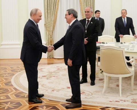 Putin considers new sanctions on Cuba unacceptable