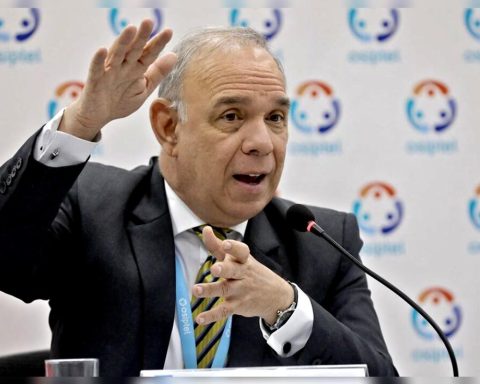 Rafael Muente, ex pdte. from Osiptel, denounces threats: "They left me three bullets in a manila envelope"