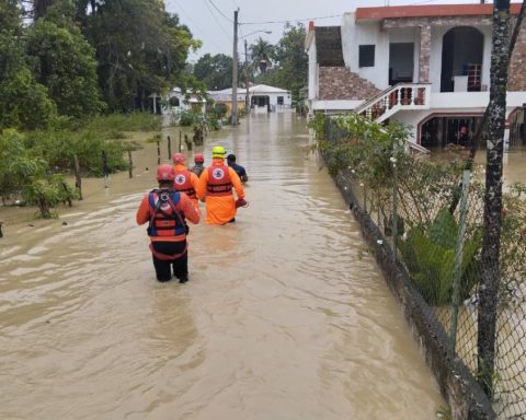 Rains leave thousands of homes under water and displaced people