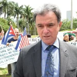 Ramón Saúl Sánchez durante una manifestación en Miami