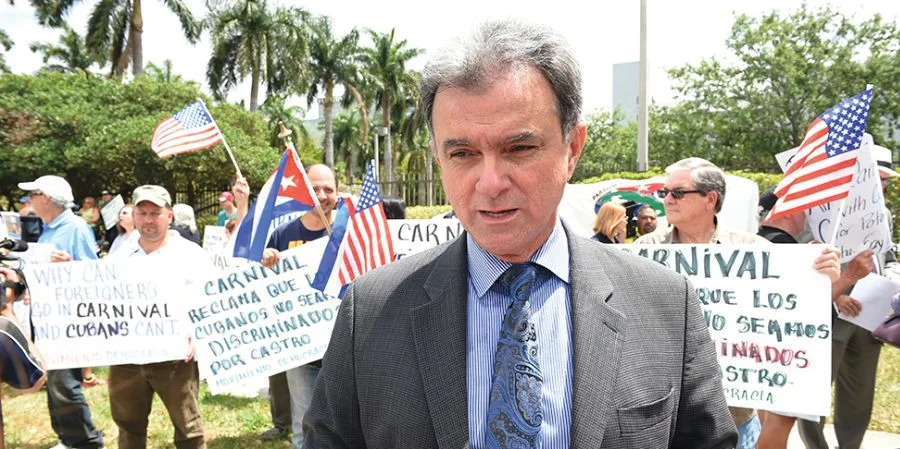 Ramón Saúl Sánchez durante una manifestación en Miami