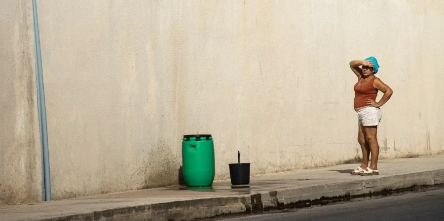 Asegurar el agua se ha convertido en una lucha diaria para los cubanos