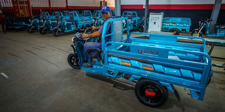 Triciclo modelo C-400 de la empresa VEDCA