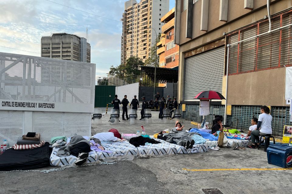 Relatives of political prisoners have been on hunger strike for more than a day in Zone 7