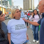 Relatives of political prisoners in Zone 7 confronted a woman who hugged Jorge Rodríguez: "First time we see her"