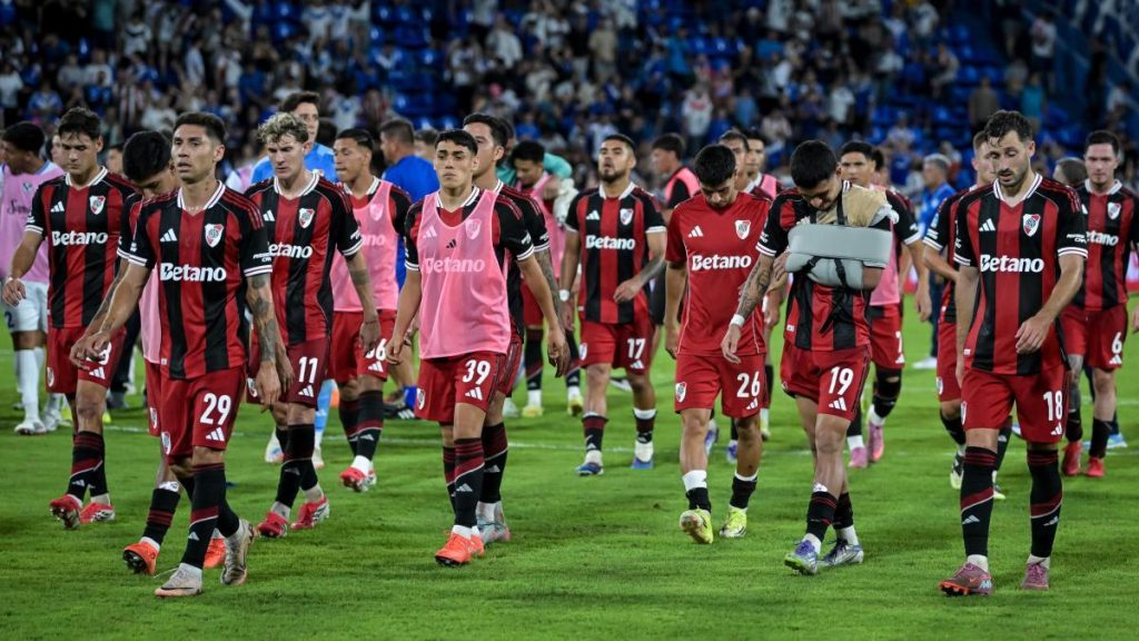 River shipwrecks and Gallardo makes trouble in the press room