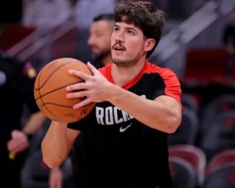 Rockets Guard Reed Sheppard Returns To Reserve Role Following Career-High Performance Against Sacramento Kings