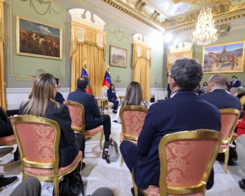 Rodríguez ignores human rights complaints and promises to repair "victims of political violence"