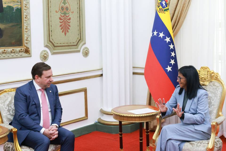 Rodríguez meets with Shell representatives to explore investment opportunities