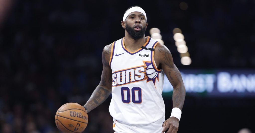 Royce O'Neale Late Three-Pointer Lifts Short-Handed Suns Over Lakers 113-110