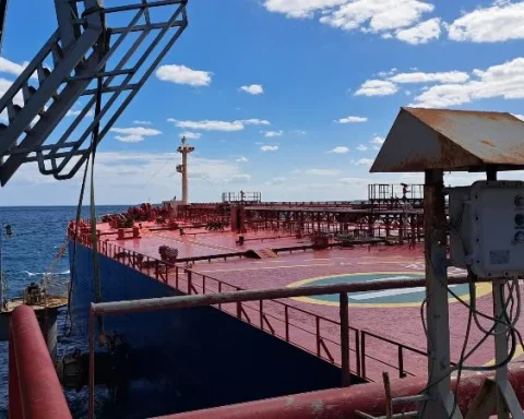 Un buque ruso arriba con más de 90.000 toneladas de petróleo a la Base de Supertanqueros de Matanzas, en marzo de 2024