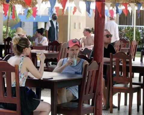 Russia resigns itself to repatriate its 4,000 compatriots stranded in Cuba due to lack of kerosene