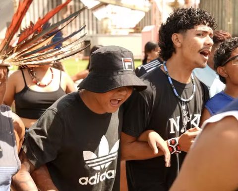 Santarém: indigenous people protest against privatization of waterways