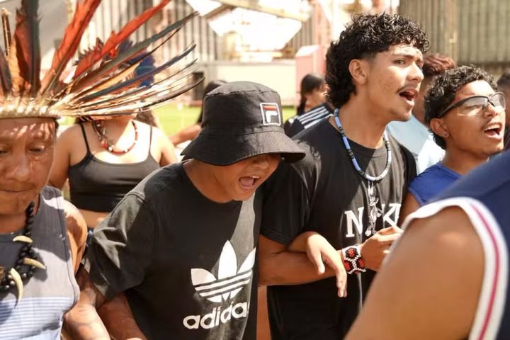 Santarém: indigenous people protest against privatization of waterways