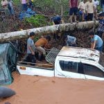 Satipo: Flooding stream carries away two trucks