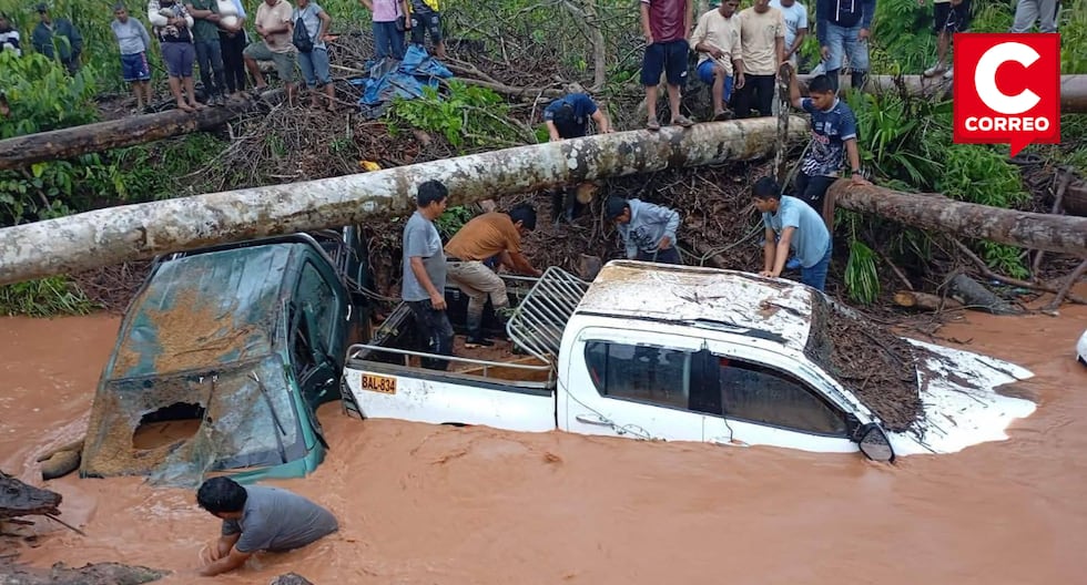 Satipo: Flooding stream carries away two trucks